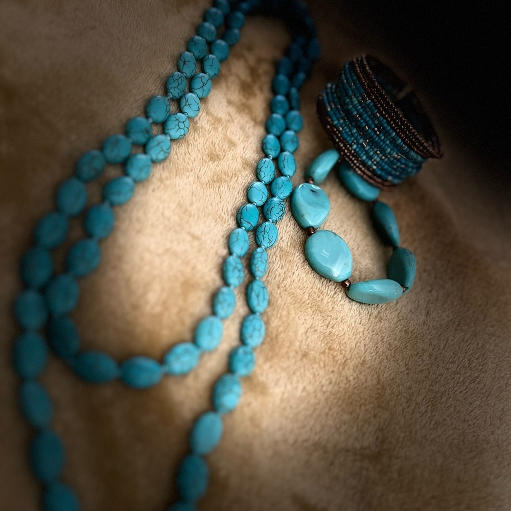 Necklace and bracelet (2), turquoise. Looks great on white!